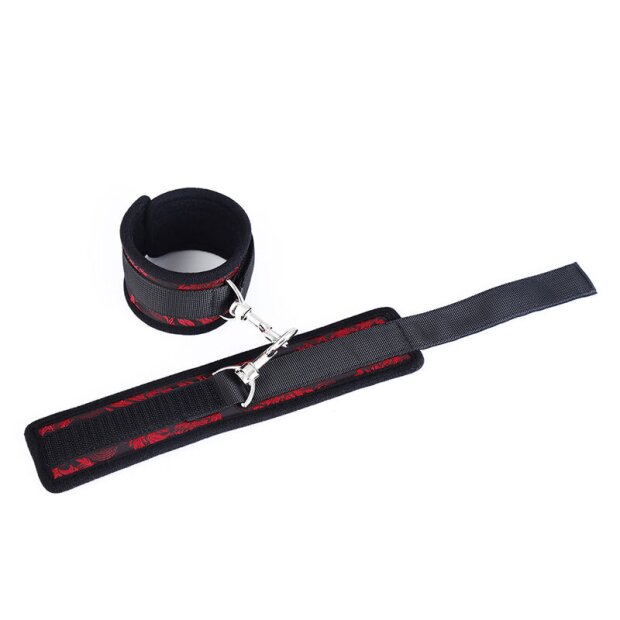 OHMAMA Scandal handcuffs