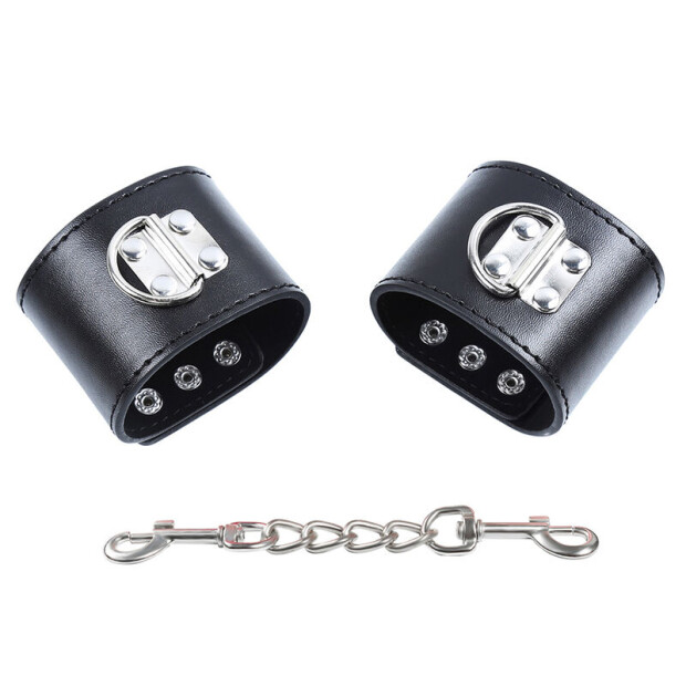 OHMAMA handcuffs with rivets silver chain