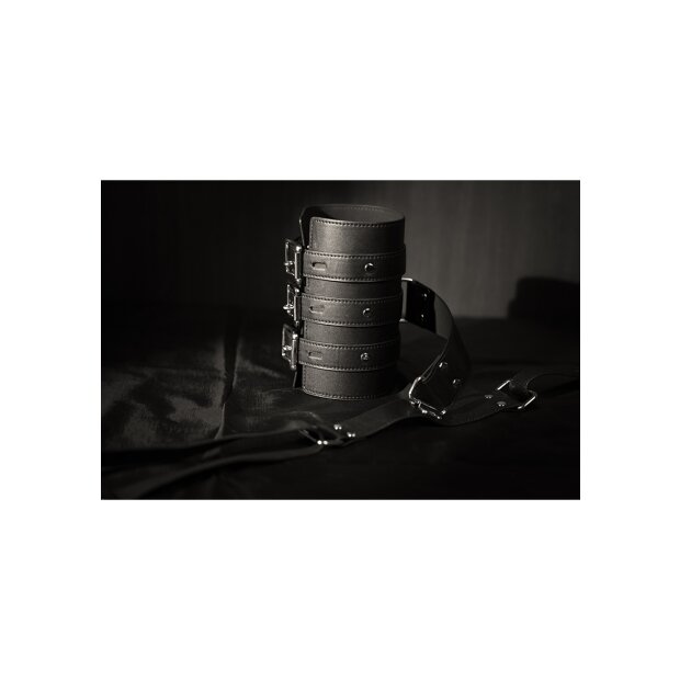 Shots harnais dorsal avec menottes de bras noir