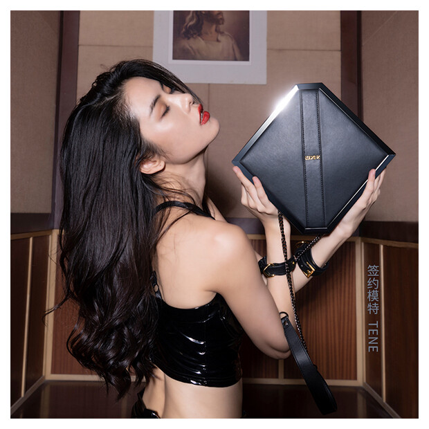 LOCKINK - Mysterious Square Kink Bag -  black